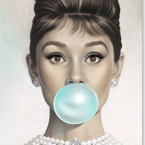 Meet your Posher, Laura - Picture 1 of 1